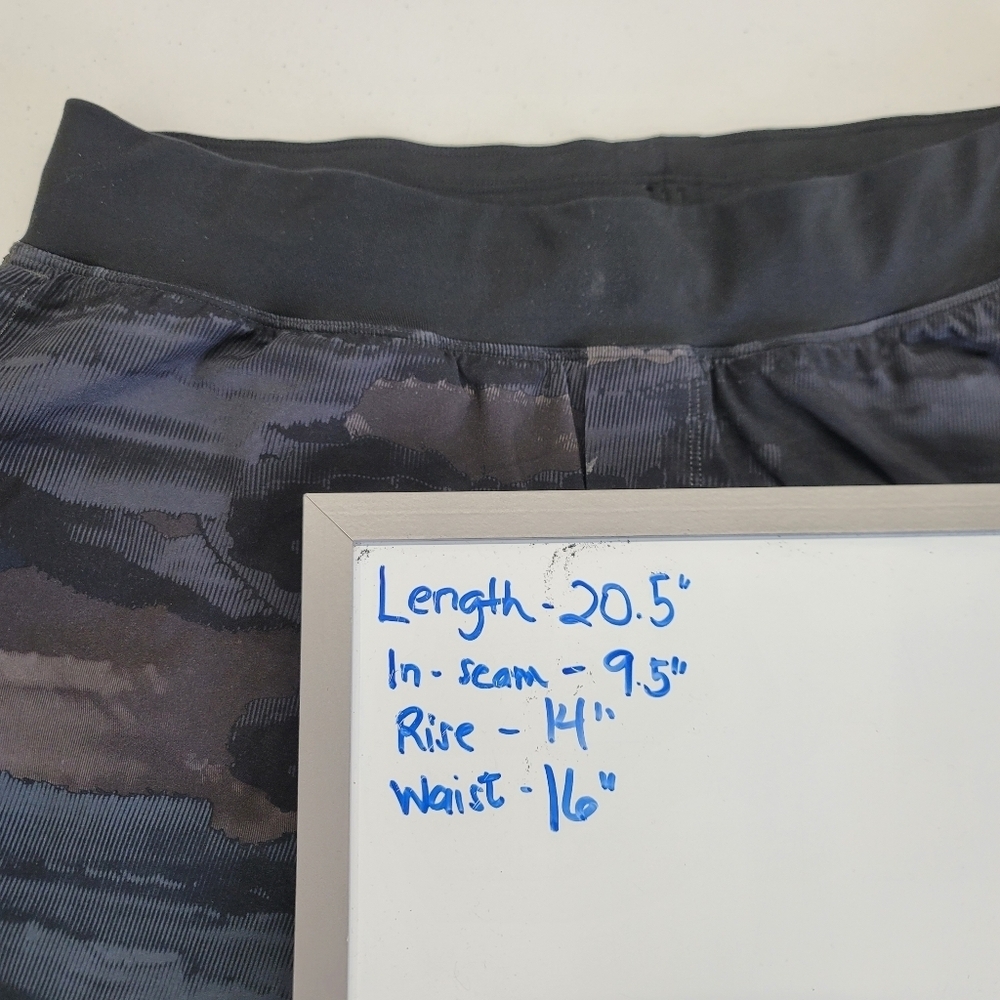 Lululemon Abstract print Athleasure shorts - Picture 10 of 10